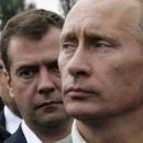 Инопресса: между Путиным и Медведевым идет подковерная борьба